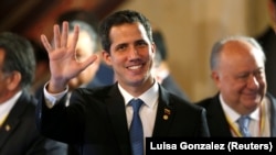 آمریکا و بیش از ۵۰ کشور جهان خوان گوایدو را به عنوان رئیس جمهوری موقت ونزوئلا به رسمیت شناخته‌اند.