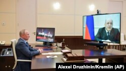 Владимир Путин на виртуальном совещании с Михаилом Мишустиным