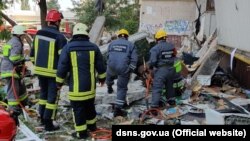 Ігор Клименко розповів, що вибух стався, за попередніми даними, в районі шостого поверху, причини наразі встановлюються