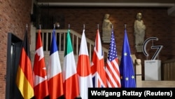 «Якщо таке припинення вогню не буде досягнуто, ми продовжимо вивчати всі можливі варіанти, включаючи варіанти максимального тиску, такі як подальше посилення санкцій»