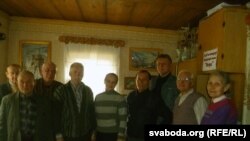 Удзельнікі першага паседжаньня клюбу аматараў беларускай мовы “Мара”