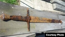 Стары меч, знойдзены ў Мсьціслаўі, ілюстрацыйнае фота 