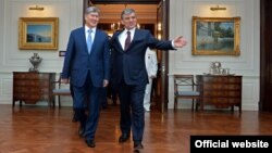 Президенты КР и Турции Алмазбек Атамбаев и Абдуллах Гюль. 3 июня 2014 года, Анкара.