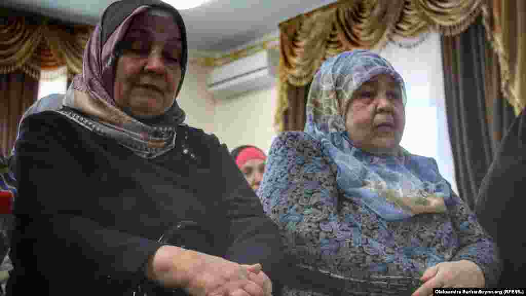 Körüşüvge kelgenler Ruslan Süleymanovnıñ mektübini diñley&nbsp;