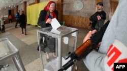 Псевдореферендум під дулами автоматів, Донецьк, 11 травня 2014 року