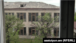 Armenia -- A rundown secondary school in Ashtarak, 4May2017