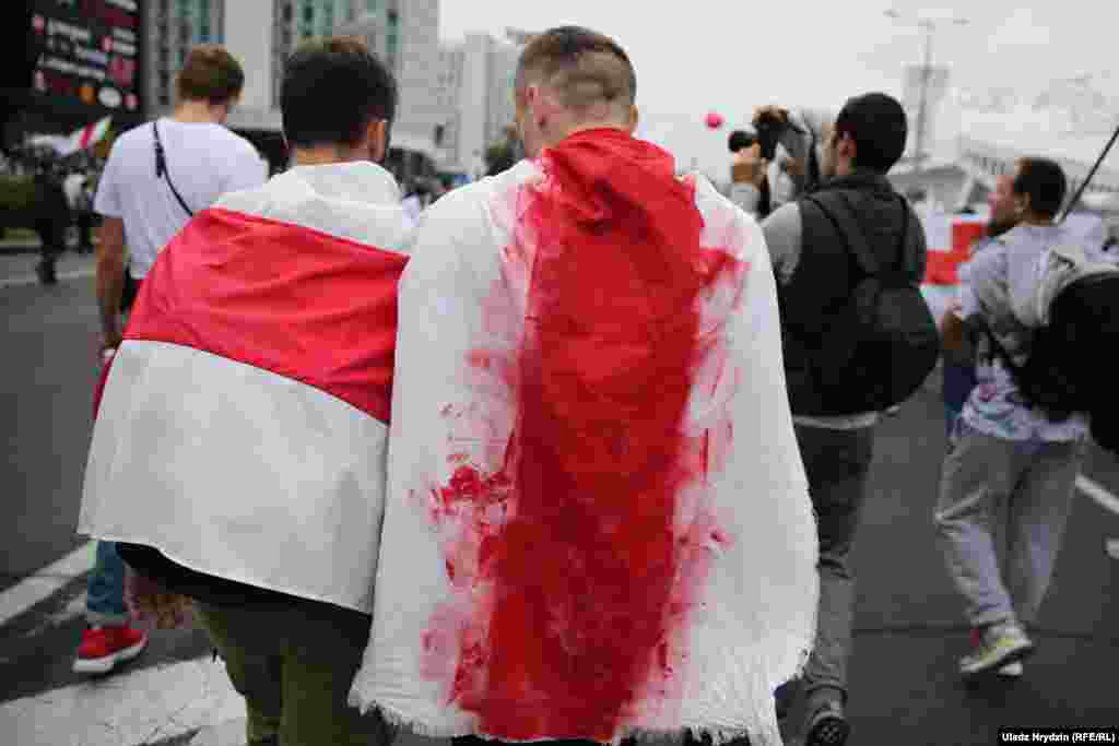 23 жніўня. Марш новай Беларусі ў Менску.