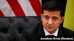 Володимир Зеленський під час короткої зустрічі з президентом США Дональдом Трампом. Нью-Йорк, 25 вересня 2019 року