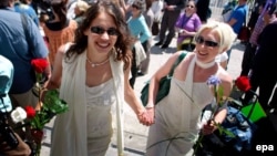 Arxiv foto: Kaliforniyada homoseksualların nikahı 
