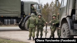 İşaretsiz Rusiye arbiyleri Qırımda, 2014 senesi mart ayı