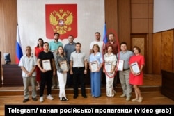 Подружжя Ігор та Дар'я Сидорови на фото групи медиків з Калуги в окупаційній адміністрації Первомайська на Луганщині