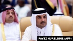 شیخ تمیم بن حمد آل ثانی در تماس تلفنی با رئیس جمهور ایران گفته که «آغوش قطر برای تعامل و همکاری باز است».