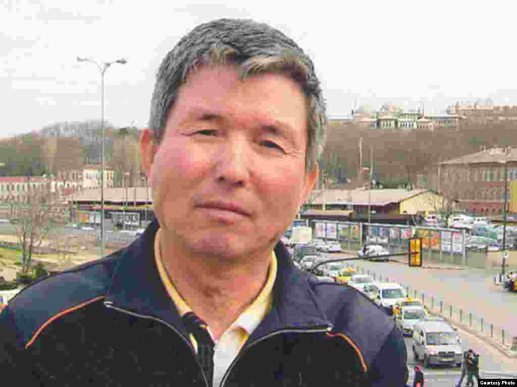 Мустақил журналист ва ҳуқуқ фаоли Солижон Абдураҳмонов 2008 йилнинг 10 октябр куни Нукус суди қарорига мувофиқ наркотик моддалар сотишга уринганликда айбланиб¸ 10 йил муддатга озодликдан маҳрум қилинди. 19 ноябр куни Қорақалпоғистон Олий суди¸ Абдураҳмоновнинг шикоят аризасини кўриб чиқиб¸ ҳукмни ўзгаришсиз қолдирди. 