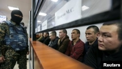 Обвиняемые по делу о вооруженных нападениях 5 июня в суде. Актобе, 28 ноября 2016 года. 