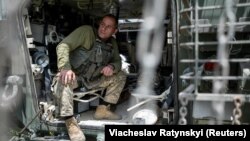 Військовослужбовець 81-ї окремої аеромобільної Слобожанської бригади ДШВ ЗСУ у Stryker на військових навчаннях у Донецькій області, 28 червня 2025 року