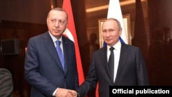 Президент России Владимир Путин (справа) и президент Турции Реджеп Тайип Эрдоган (архивное фото)