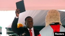 Еммерсон Мнангагва складає присягу президента Зімбабве