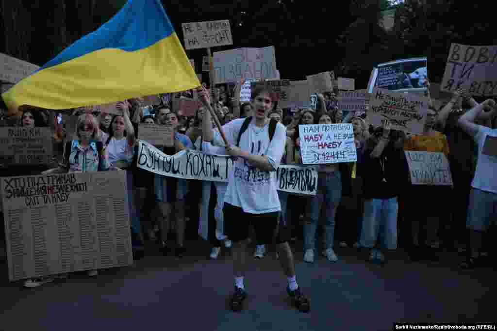 Учасники акції протесту на площі Івана Франка у Києві