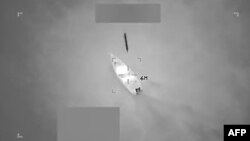 تصویری که وزیر دفاع آمریکا از حمله به یک قایق در دریای کارائیب منتشر کرده است