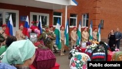 Башкортстанда үлгән хәрбиләрне күмү, архив фотосы