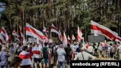 Адна з акцый Кансэрватыўна-хрысьціянскай партыі БНФ у Курапатах пад Менскам. 2018
