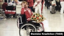 Российские паралимпийцы в аэропорту 
