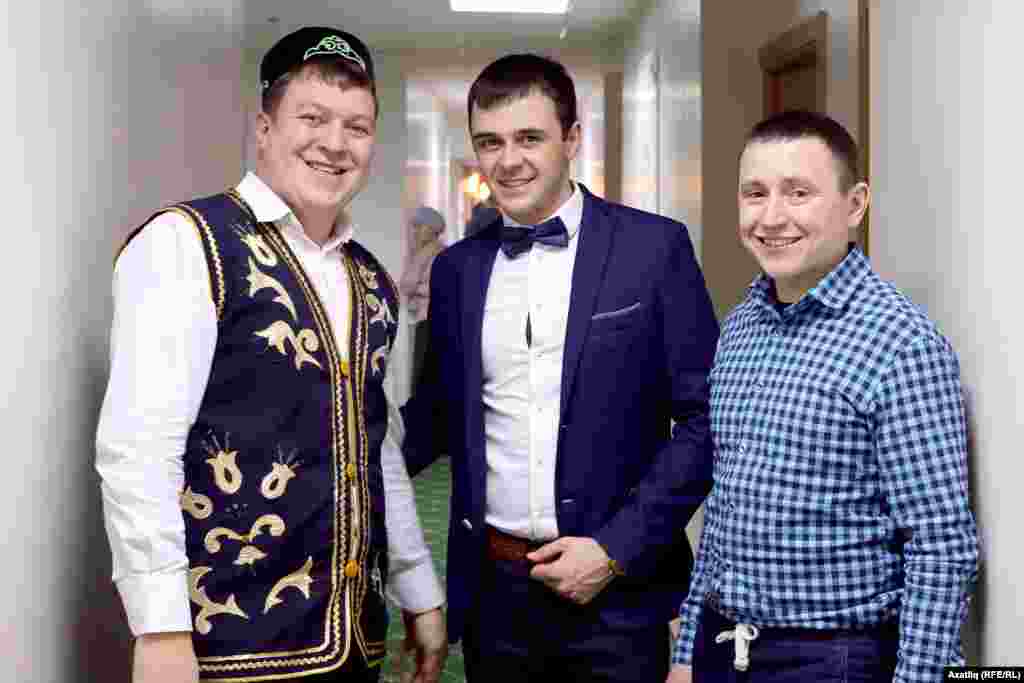 Уңнан баянчы Булат Шәрипов һәм&nbsp;&quot;Татар моңы&quot; катнашучылары