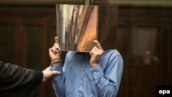 حیدر سید مصطفی در دادگاه در هشتم مارس صورت خود را پوشانده بود.