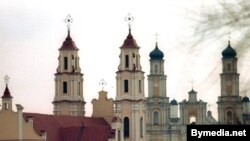 Глыбоцкія храмы: касьцёл Найсьвяцейшай Тройцы й царква Раства Прасьвятой Багародзіцы, у якой знайшлі пахаваньне.