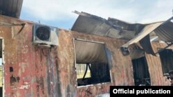 Чек арадагы куралдуу жаңжалда жабыркаган имарат. 