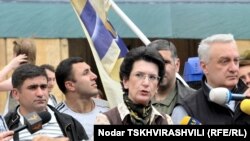 Акции протеста, начавшиеся 21-го мая под эгидой «Народного собрания», возглавляемого Нино Бурджанадзе, показали, что поддержка у радикалов небольшая