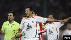 علی دایی نه تنها تیمش را در صدر جدول نگاه داشته، بلکه آقای گل لیگ هم هست.