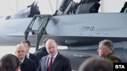 Премиерът Росен Желязков и военният министър Атанас Запрянов