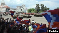 Զորահանդես Ստեփանակերտում, 9-ը մայիսի, 2012թ.