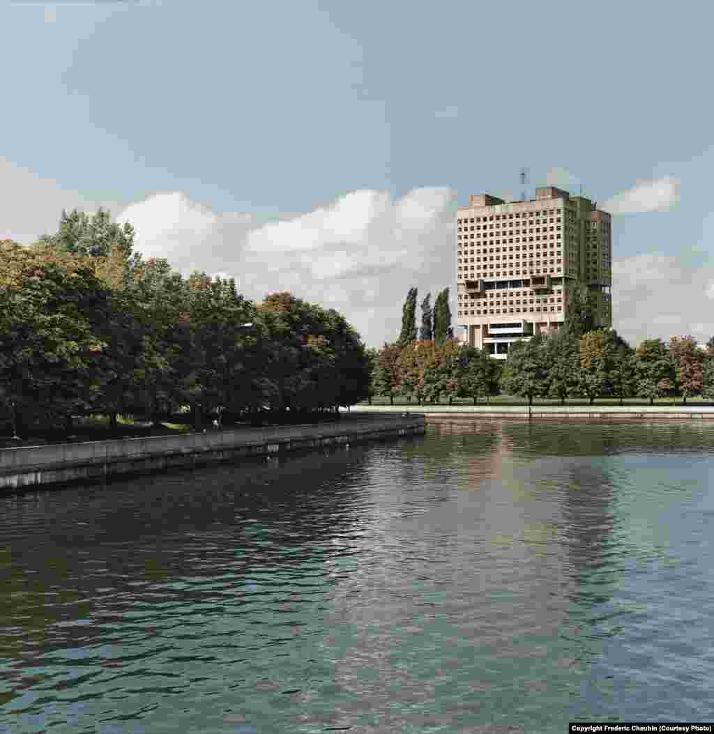 خانه انسانواره جماهیر شوروی در کالیننگراد روسیه- ساخت آن در سال 1974 آغاز شد ولی هرگز به اتمام نرسید 