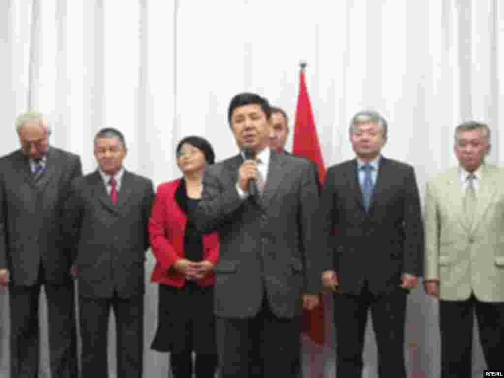 24-декабрда оппозиция бийликке каршы жаңы күч курады. "Бириккен элдик кыймылы" түзүлдү.  - Кыргызстанда оппозициядагы саясий партиялар жана кыймылдар Бириккен элдик кыймылды түздү. Жаңы саясий күчтүн биринчи билдирүүсүндө азыркы бийликти мөөнөтүнөн мурда кетирүү жана Кыргызстанды өсүү жолуна салуу максаттары жар салынды. 