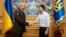Президент України Володимир Зеленський і генерал-лейтенант Руслан Хомчак. Київ, 21 травня 2019 року 