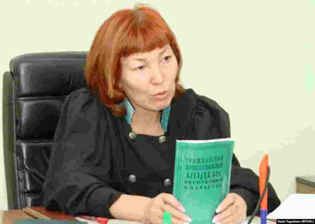 Судья межрайонного экономического суда Алматы Гульнар Мейирманова. Алматы, 9 августа 2010 года.  - Суд под председательством Гульнар Мейирмановой рассматривал иск Банка развития Казахстана к пропрезидентской газете «Централ Азия Монитор». Судья требования истцов отклонила в полном объеме и сняла ранее наложенный по требованию истцов арест на движимое и недвижимое имущество редакции газеты. 