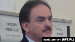 Чрезвычайный и Полномочный посол Польши в Армении Здислав Рачиньский. 