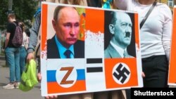 Під час акції з вимогою зупинити збройну агресію Росії проти України. Будапешт, Угорщина, 8 березня 2022 року