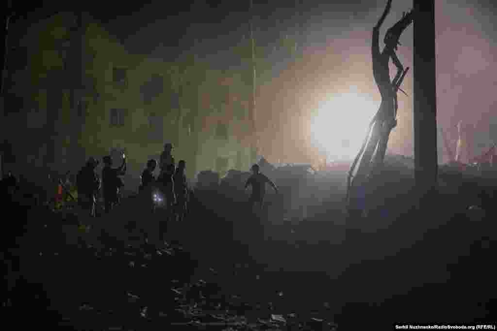 Раніше було відомо про 9-х загиблих, але згодом інформацію оновили, оголосивши про 8-х: за словами очільника МВС, «це були рештки тіл, які теж віддали на експертизу»