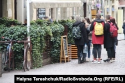 Українці їдуть у Львів невеликими групами