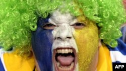 یک از طرفداران دو آتشه تیم ملی فوتبال برزیل در جام جهانی آفریقای جنوبی