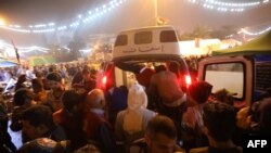 حضور نیروهای امدادی پس از حمله افراد مسلح به معترضان در بغداد.