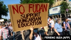 Будапештте кытай унтверситетин курууга каршы чыккандар, 2-июнь, 2021-жыл. 