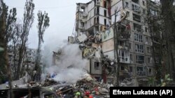 Одна із російських ракет у ніч на 31 липня влучила у житловий будинок у Святошинському районі Києва, зруйнувавши під’їзд