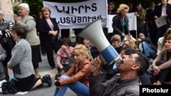 Работники «Наирита» во время акции протеста (архив)