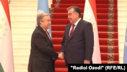 UN chief Antonio Guterres (left) meets Tajik President Emomali Rahmon in Dushanbe on June 12.