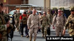 Քենեթ ՄըքՔենզին՝ Քաբուլի Համիդ Քարզայի օդանավակայանի տարածքում, 17-ը օգոստոսի, 2021թ․
