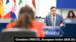 Чеський депутат Томаш Здеховський під час дебатів у Європарламенті щодо Радіо Свобода. Страсбург, 1 квітня 2025 року